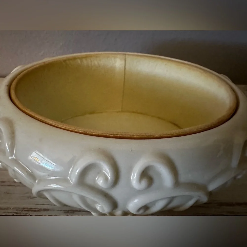 LENOX Ivory Rose Embossed Jewelry Trinket Box Music Oval Gold Trim 5.5